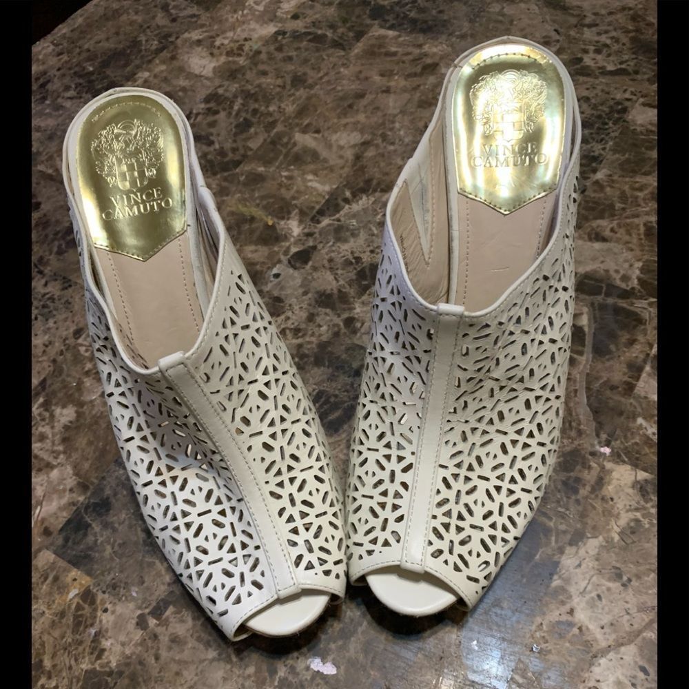 Vince Camuto Jaso Cutouts Sandals Beige SZ 11M